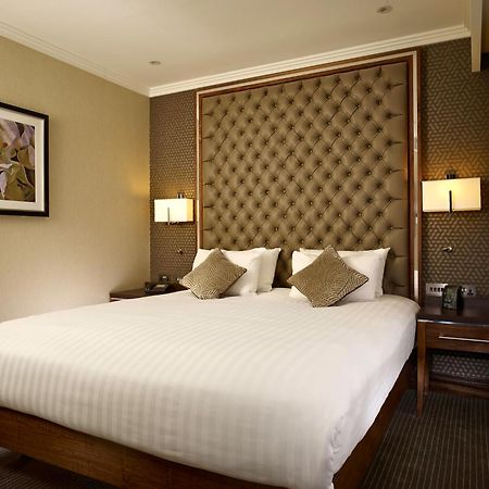 Doubletree By Hilton Woking Hotel Exterior photo