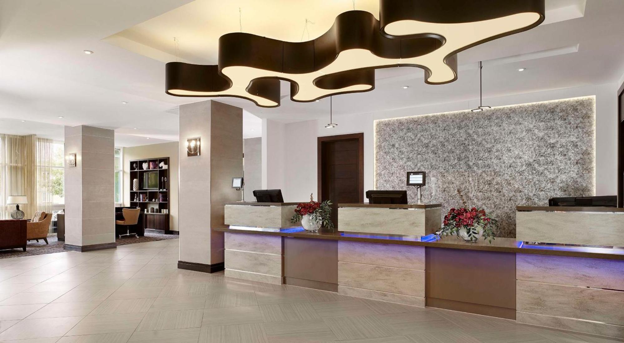 Doubletree By Hilton Woking Hotel Exterior photo