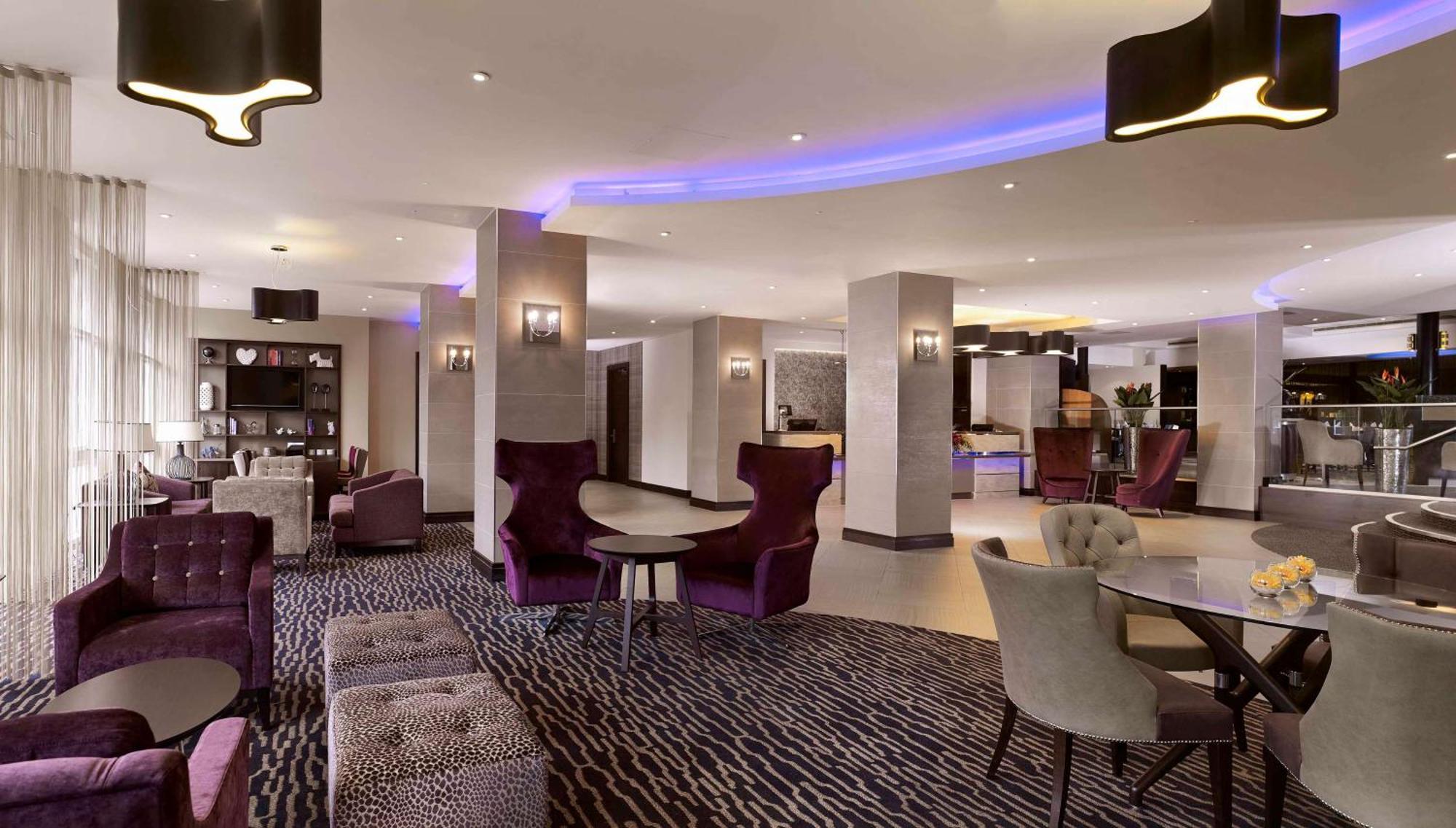 Doubletree By Hilton Woking Hotel Exterior photo