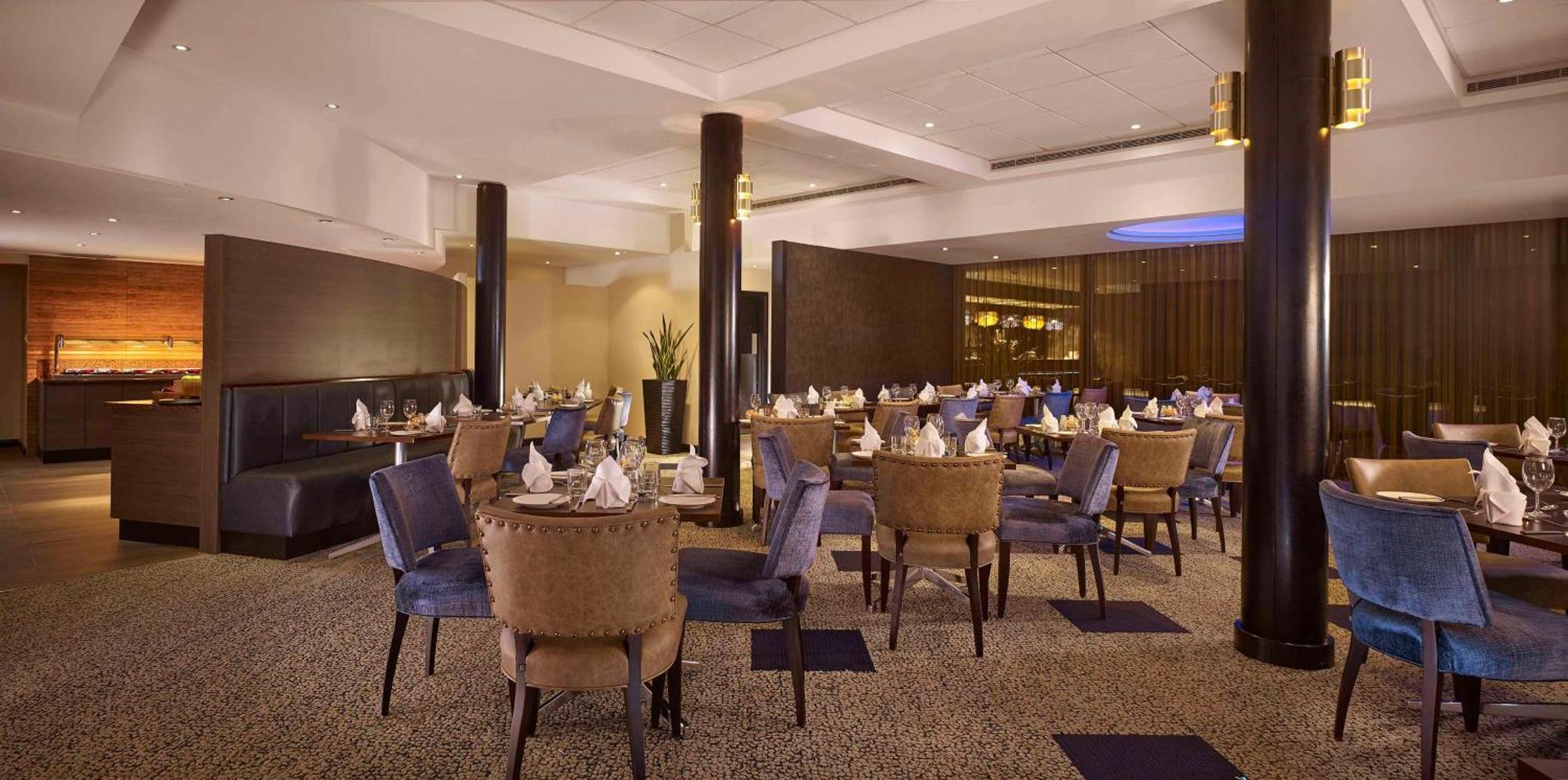 Doubletree By Hilton Woking Hotel Exterior photo