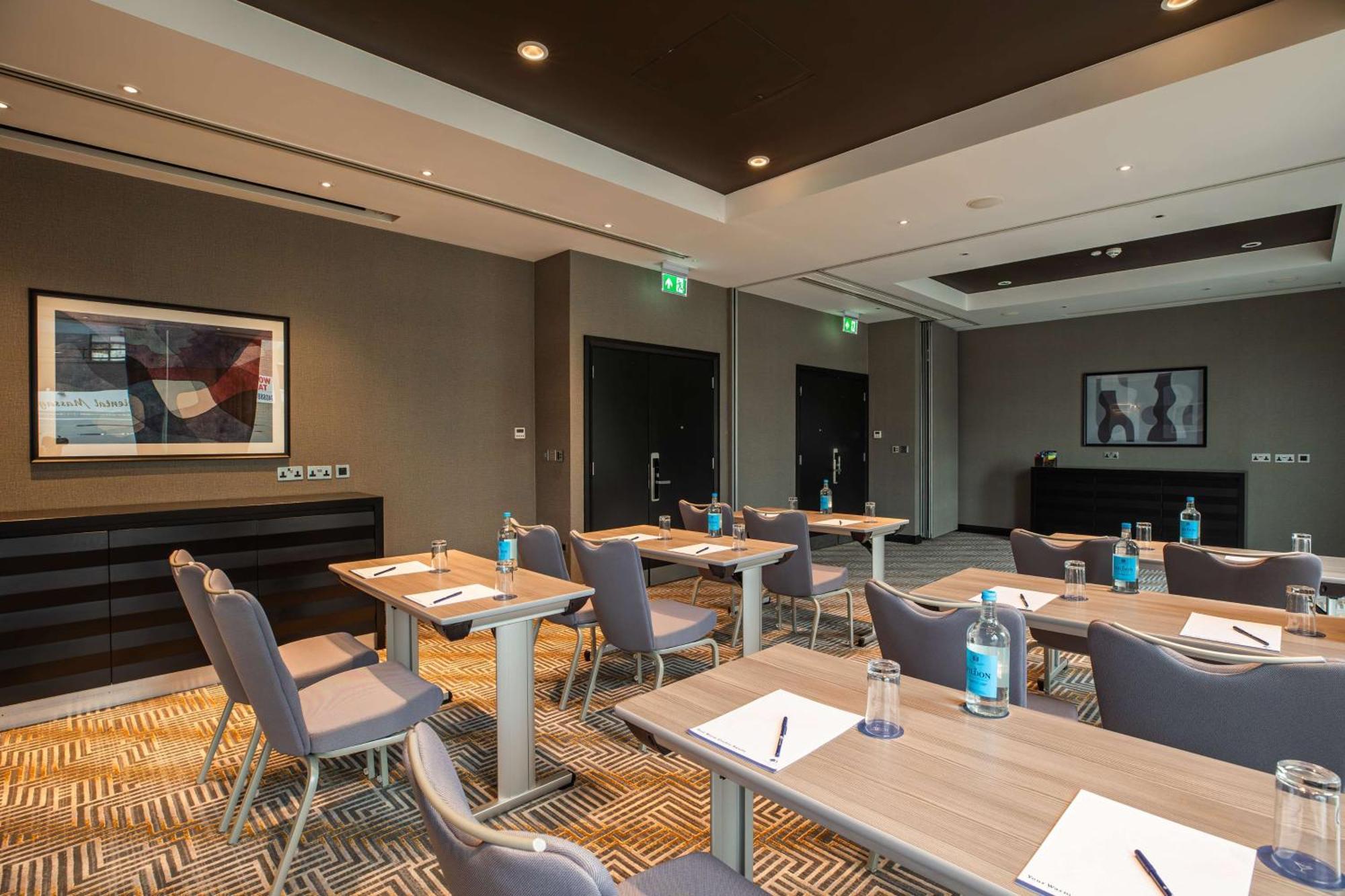 Doubletree By Hilton Woking Hotel Exterior photo