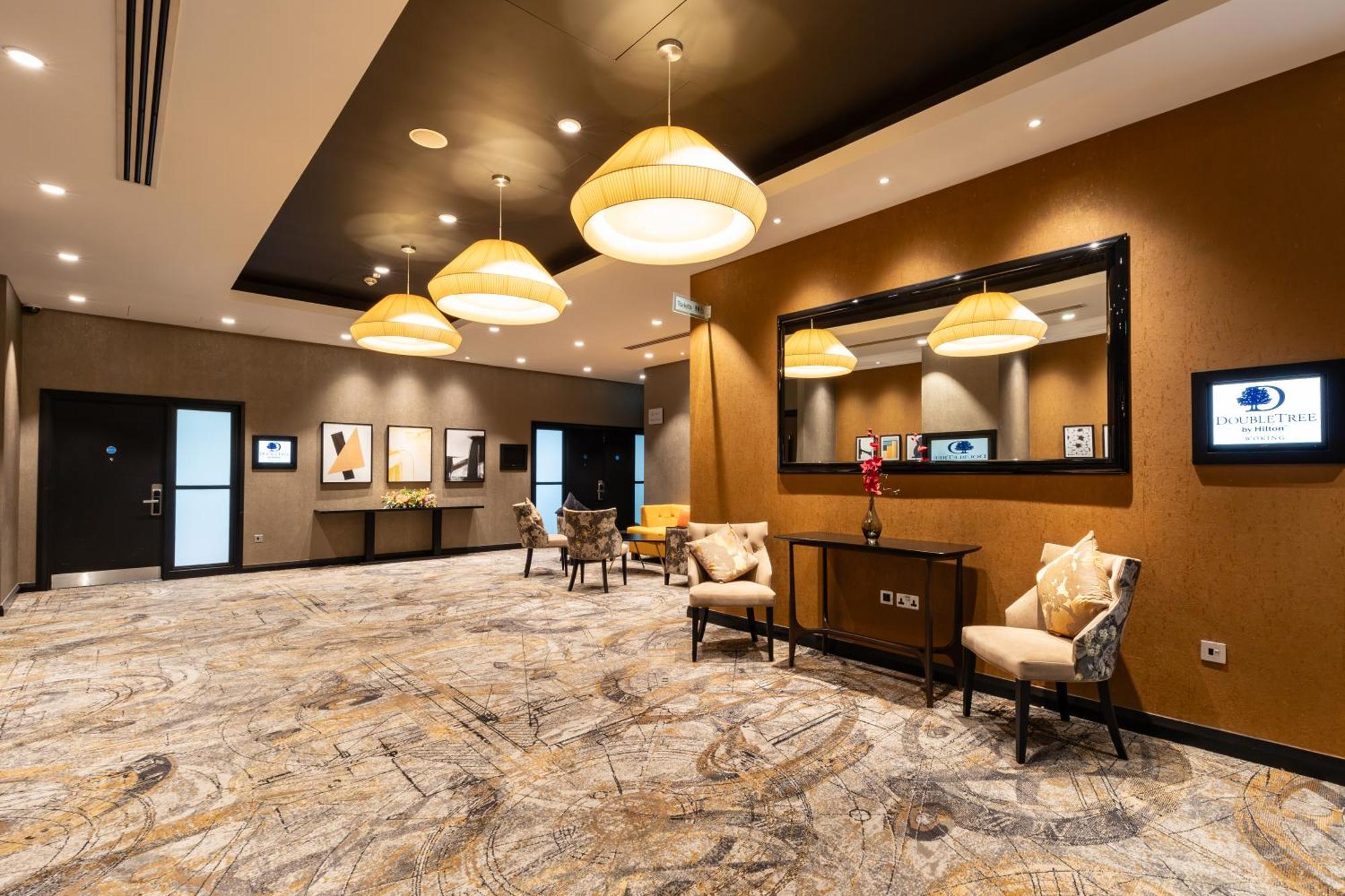 Doubletree By Hilton Woking Hotel Exterior photo