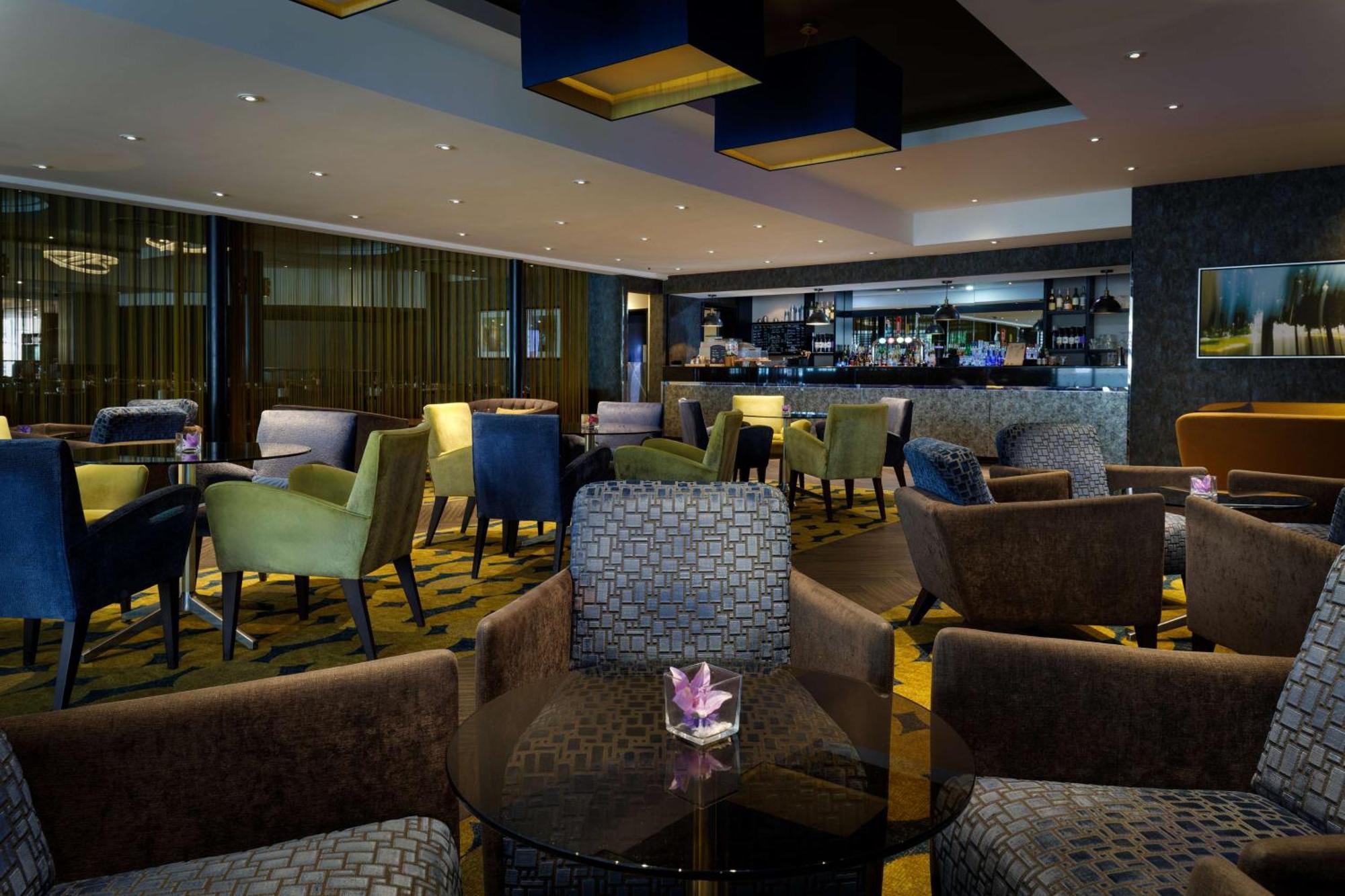 Doubletree By Hilton Woking Hotel Exterior photo