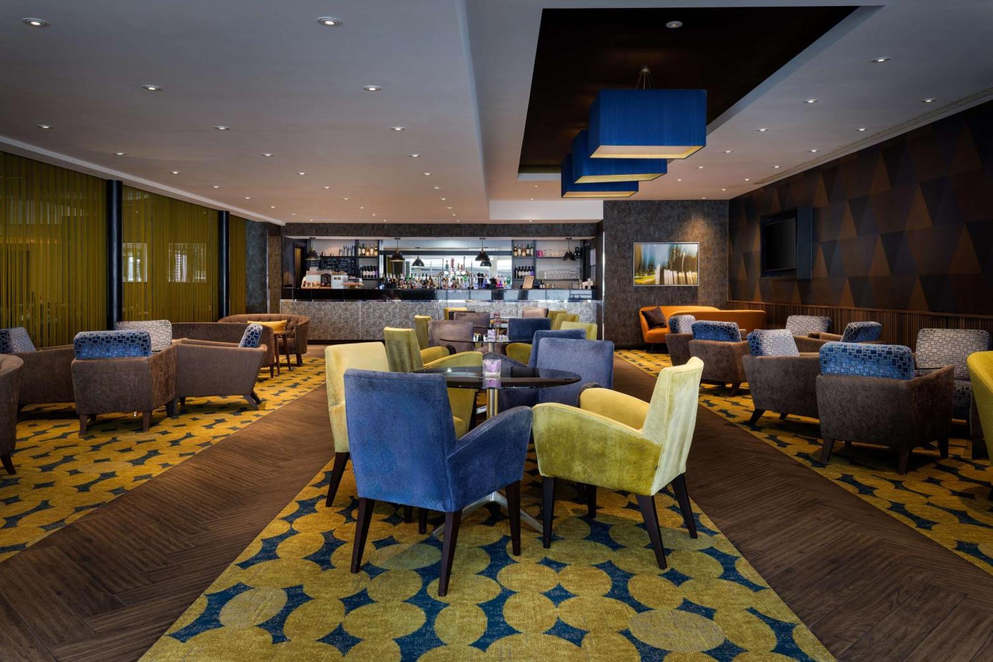 Doubletree By Hilton Woking Hotel Exterior photo