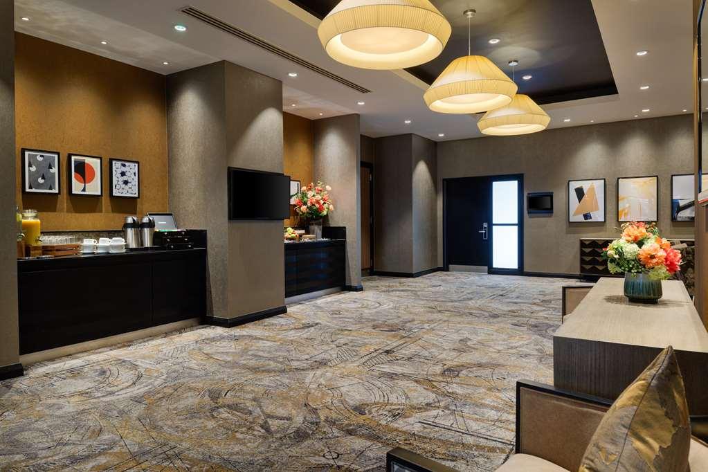Doubletree By Hilton Woking Hotel Interior photo
