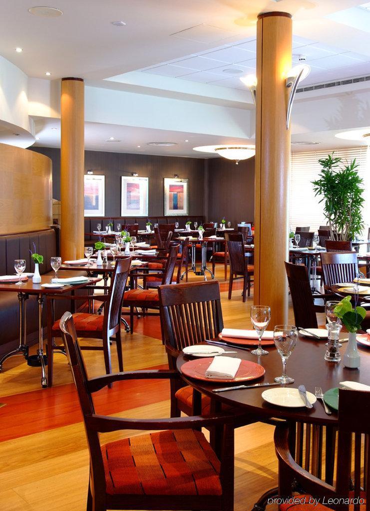 Doubletree By Hilton Woking Hotel Restaurant photo