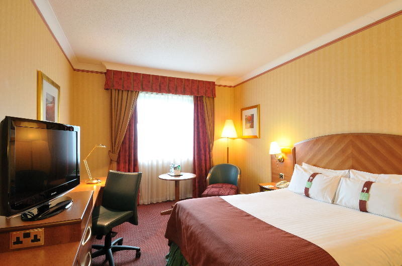 Doubletree By Hilton Woking Hotel Exterior photo