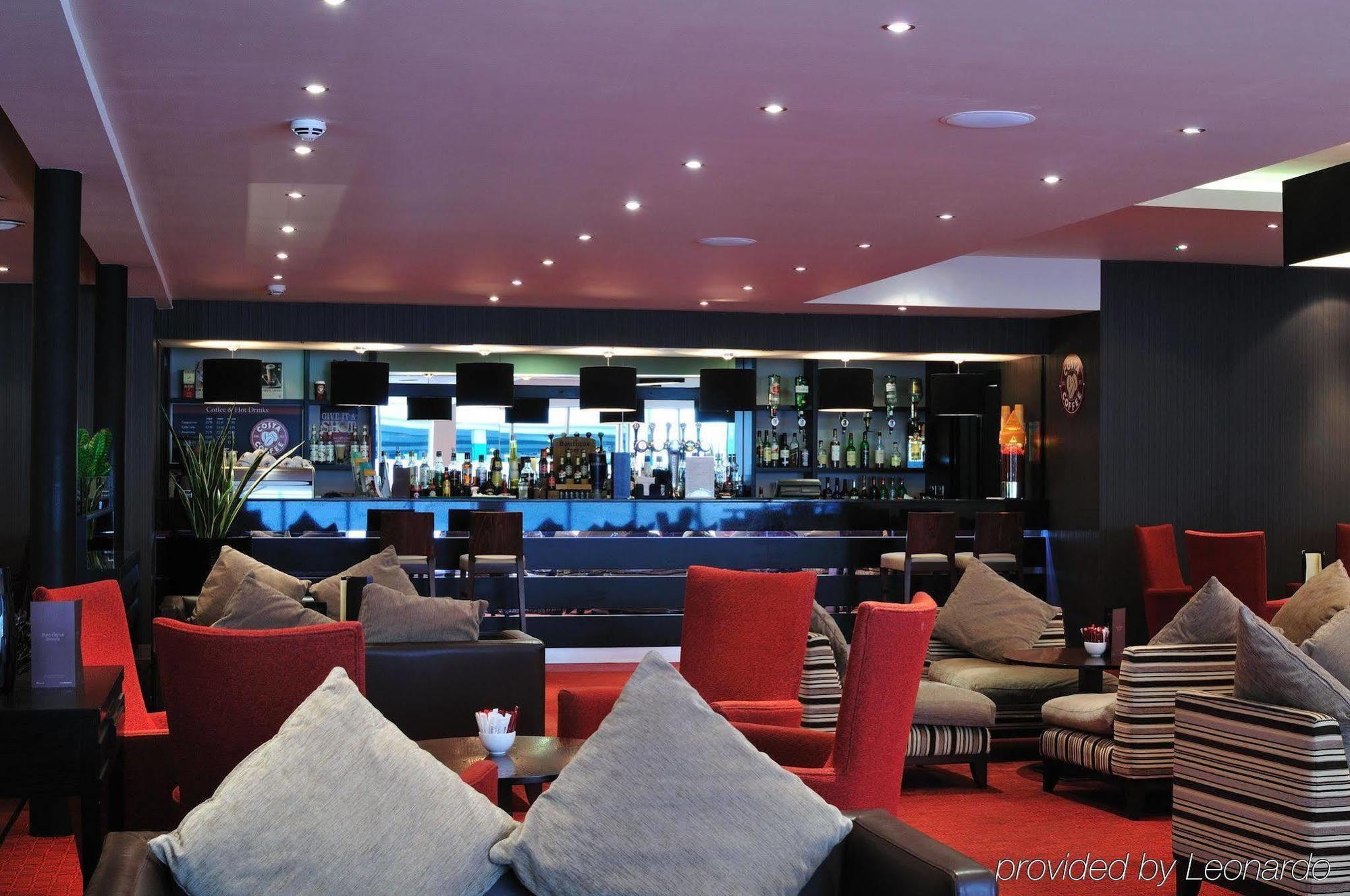 Doubletree By Hilton Woking Hotel Interior photo